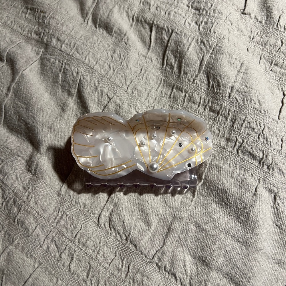 Elegant White and Gold Hair Clip
